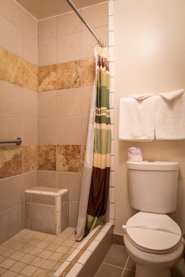 Sis Q Inn Weed Room photo